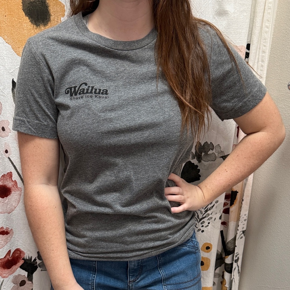 Women’s Wailua Shave Ice Kauai Rainbow Graphic Grey Short Sleeve T-Shirt. Size S